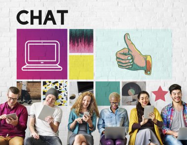 İnsanlar dijital araçları tarama  