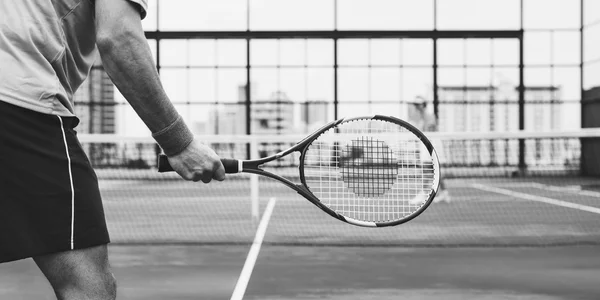 Jugador en pista de tenis —  Fotos de Stock