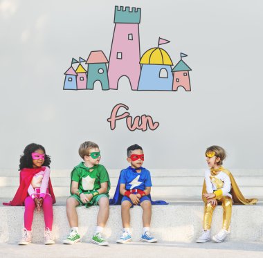 Çocuk süper kahraman kostümleri