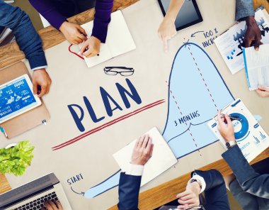 Bir grup insan birlikte çalışma 