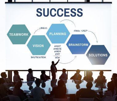 İş adamları birlikte çalışıyor.