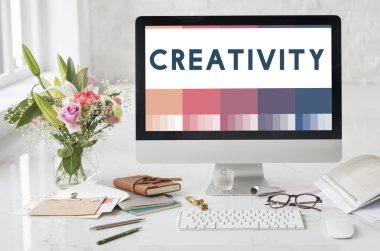 bilgisayar ekranındaki bilgileri ile