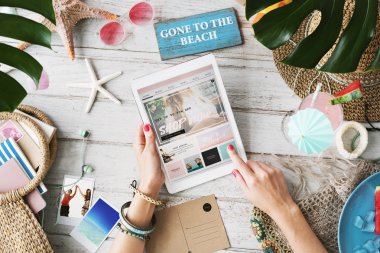 Tablet metin ile holding eller