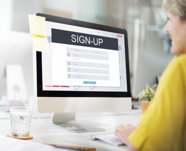 iş kadını bilgisayar ile çalışma