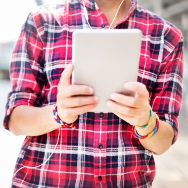 Kulaklık genç adam