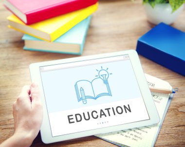 kişi holding dijital tablet