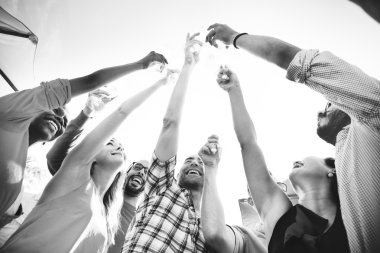 Arkadaşlar kutlama ve alkış