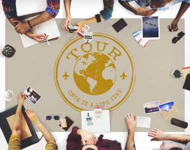 İşyeri masada oturan insanlar