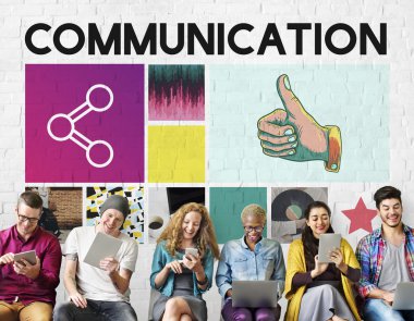 İnsanlar dijital araçları tarama  