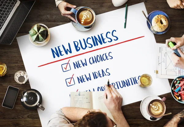 Tabel met poster met de nieuwe Business — Stockfoto