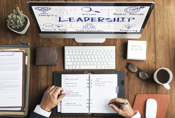 Businessman writing notes — Stock Photo, Image