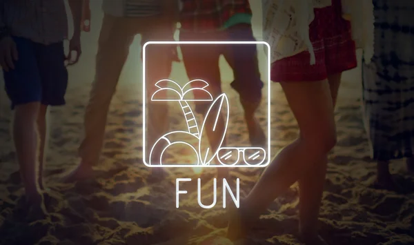 La gente se divierte en fiesta de playa — Foto de Stock