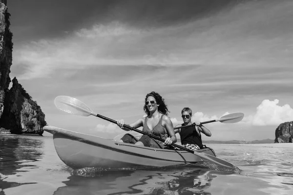 Cople Kayak en el mar —  Fotos de Stock