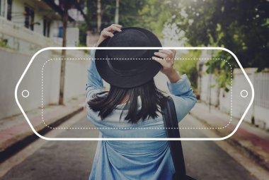 kadın şapkalı street yürüyüş