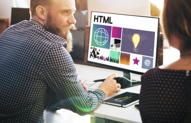 İşadamı bilgisayarda html ile çalışma