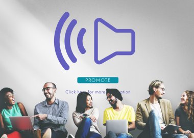 çeşitlilik arkadaşları ile ses duvarının yakınında