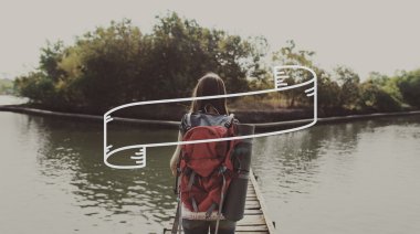 sırt çantası ile genç kız