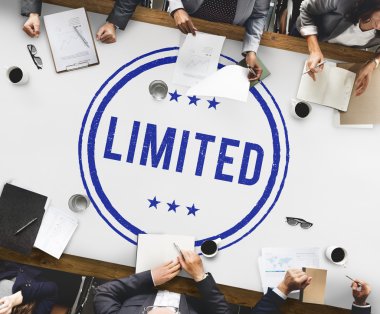 Ofiste çalışan iş adamları