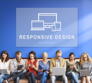 aygıtlar ve duyarlı tasarım ile insanlar oturup