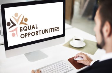 bilgisayarla çalışma iş adamı