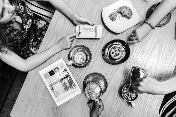 Friends having time for coffee — Stock Photo, Image