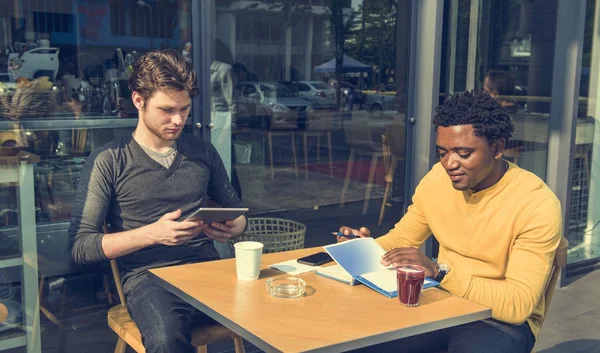 Studenten leren samen — Stockfoto