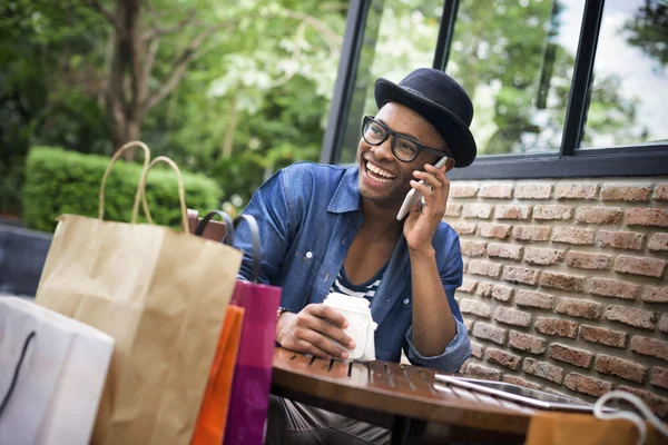 Man praten op de smartphone — Stockfoto