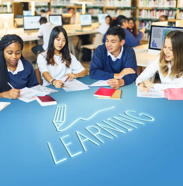 Diversiteit groep studenten — Stockfoto