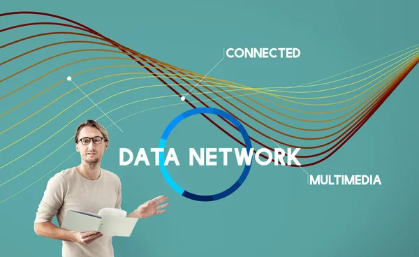 Affärsman som arbetar med datanät — Stockfoto