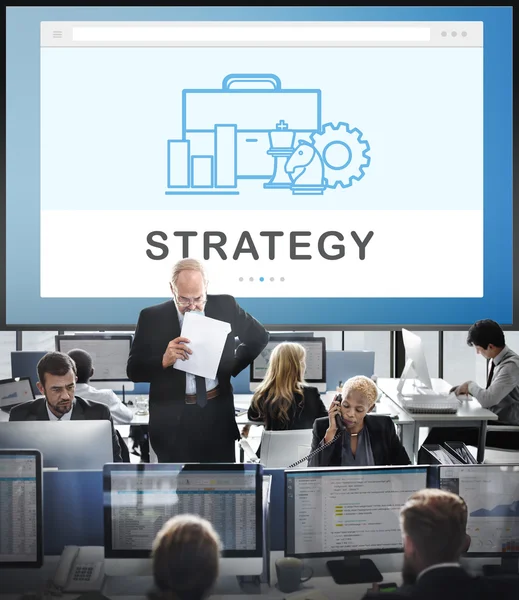 Бізнесмени та стратегія — стокове фото