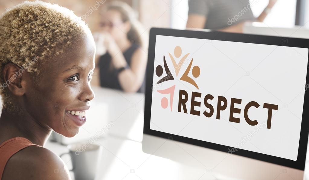 Femme D Affaires Travaillant Sur Ordinateur Avec Respect Image Libre De Droit Par Rawpixel C