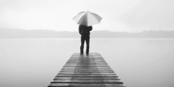 Man Holding Umbrella Jetty Tranquil Lake — Stock Photo, Image