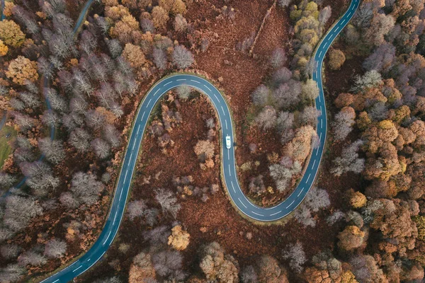 Drone Shot Curvy Road Trossachs Escócia — Fotografia de Stock