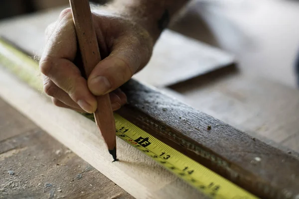 Carpenter Using Pencil Measurement Tape Wood — Stock Photo, Image