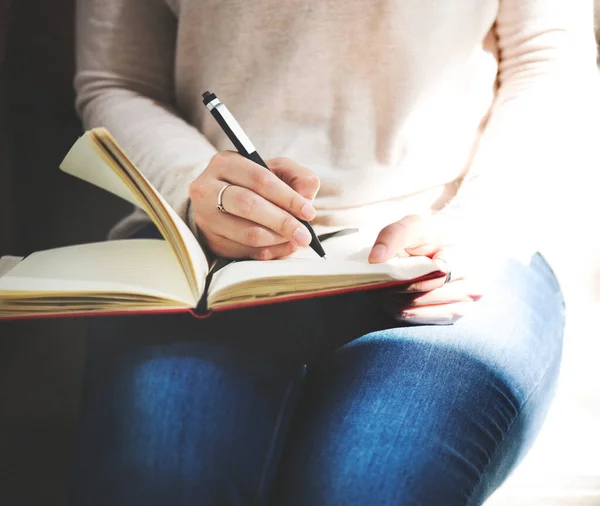 Asiática Señora Escritura Cuaderno Diario Concepto — Foto de Stock