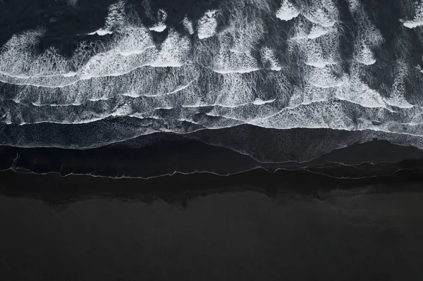 Widok Powietrza Plażę Czarnym Piaskiem Islandii — Zdjęcie stockowe
