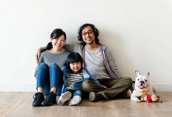 Asiatische Familie Kauft Neues Haus — Stockfoto