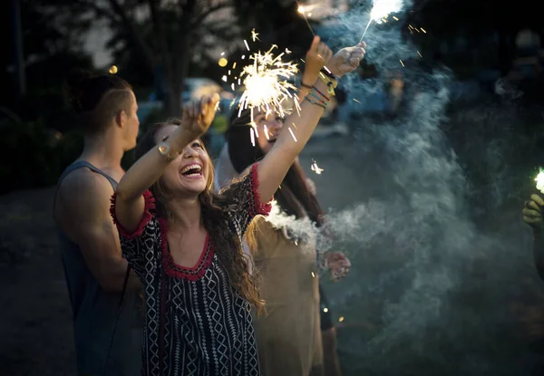 Rozmanitá Skupina Lidí Kteří Užívají Výlet Festival — Stock fotografie