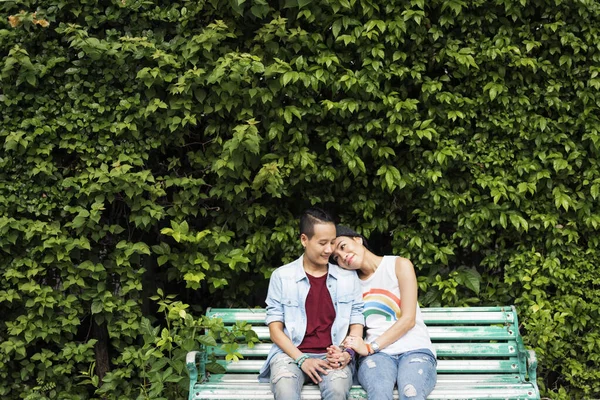 Lesbisch Koppel Dating Een Park — Stockfoto