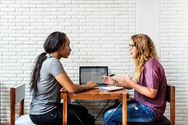 College Students Studying — Stock Photo, Image