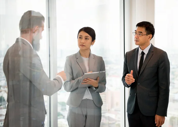 Uomini Affari Che Discutono Questioni Aziendali — Foto Stock