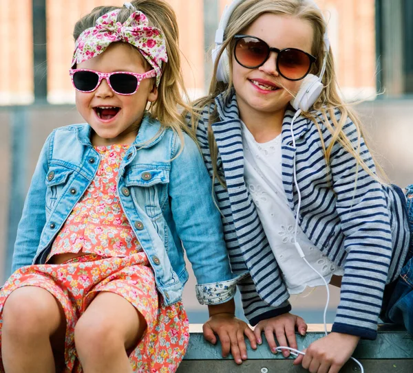 Adorable Little Girl Fashionistas Street Style — Fotografia de Stock