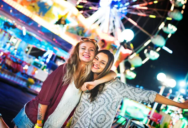 Group Friends Enjoying Amusement Park — Stock Photo, Image