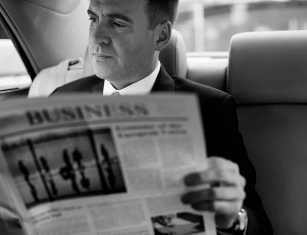 Businessman Reading Newspaper Car — Stock Photo, Image