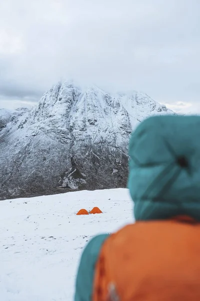Tält Vid Ett Snöigt Berg — Stockfoto