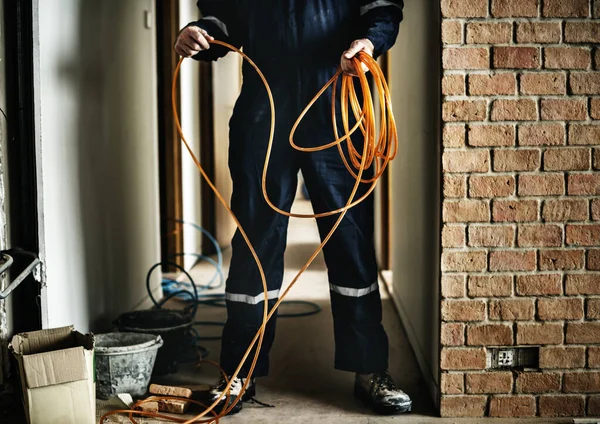 Elektrikçi çalışma evi onarım kurulumu