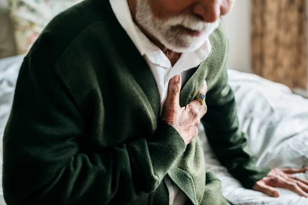 Een Oudere Indiase Man Met Hartproblemen — Stockfoto