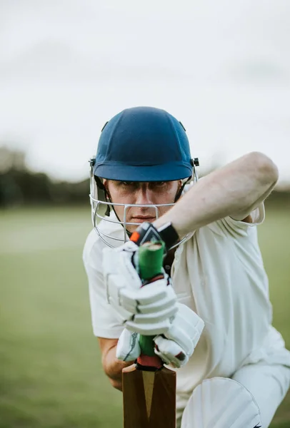 Cricketer Auf Dem Feld Schlagposition — Stockfoto