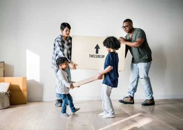 Negro Familia Mudándose Nueva Casa — Foto de Stock