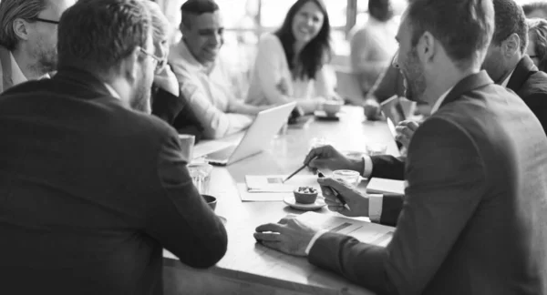 Equipo Arquitectura Está Teniendo Una Discusión —  Fotos de Stock